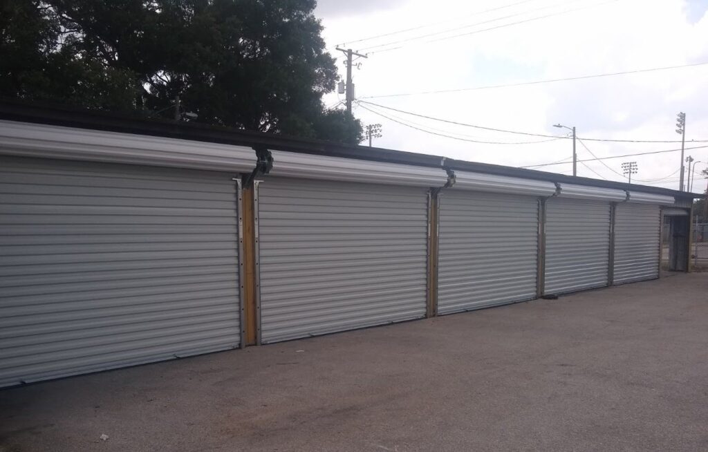 Roll up garage doors in Tampa